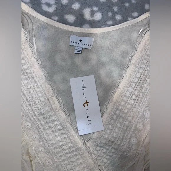 TRUE CRAFT Ivory Lace Eyelet Ruffle Boho Peplum Top NWT Large - Picture 6 of 11